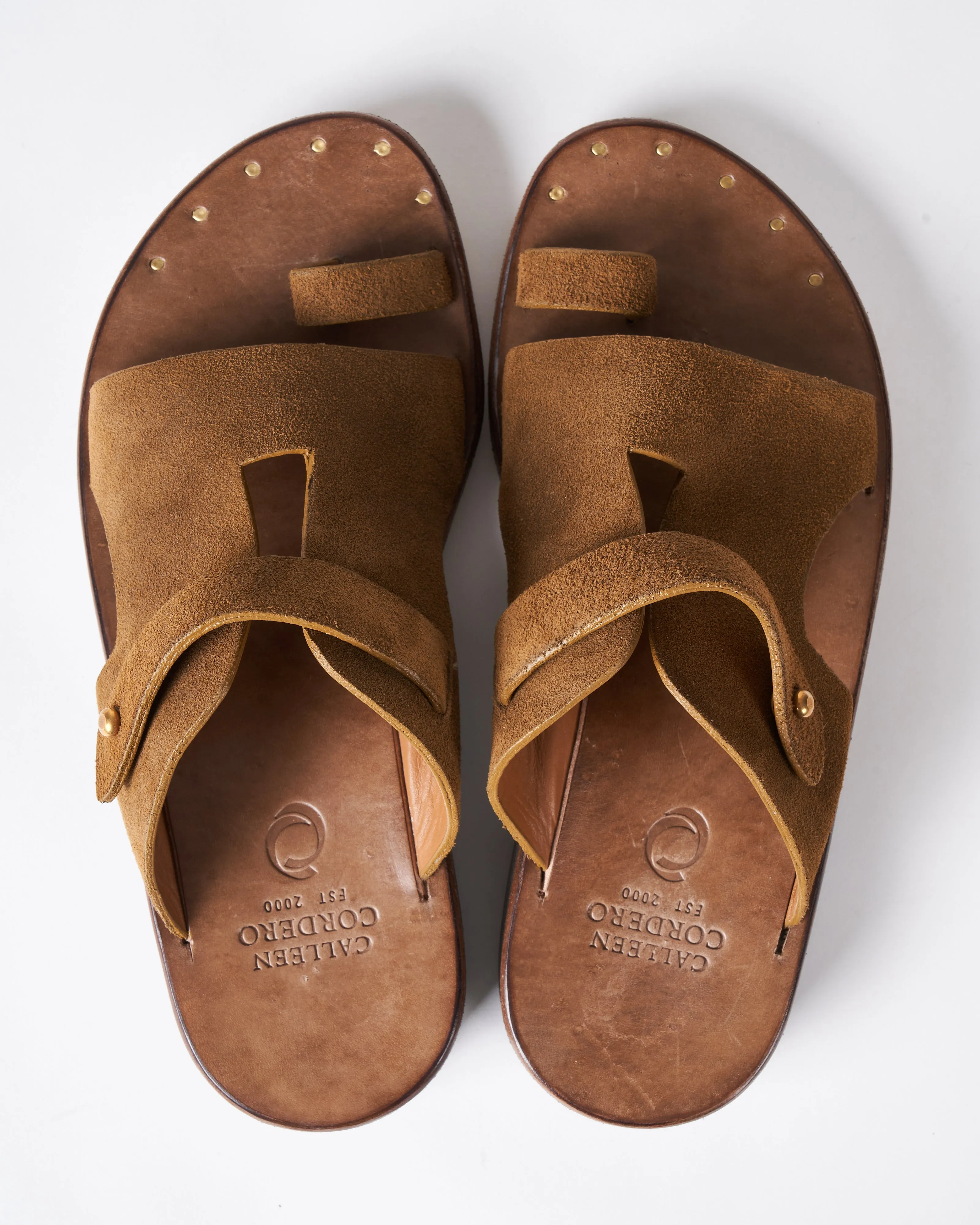 bowie toe ring sandal - desert sand suede