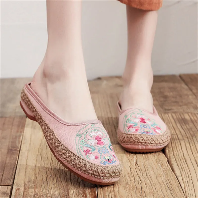 Casual Flat Heel Floral Embroidered Slippers