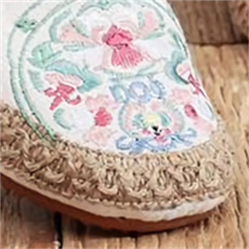 Casual Flat Heel Floral Embroidered Slippers
