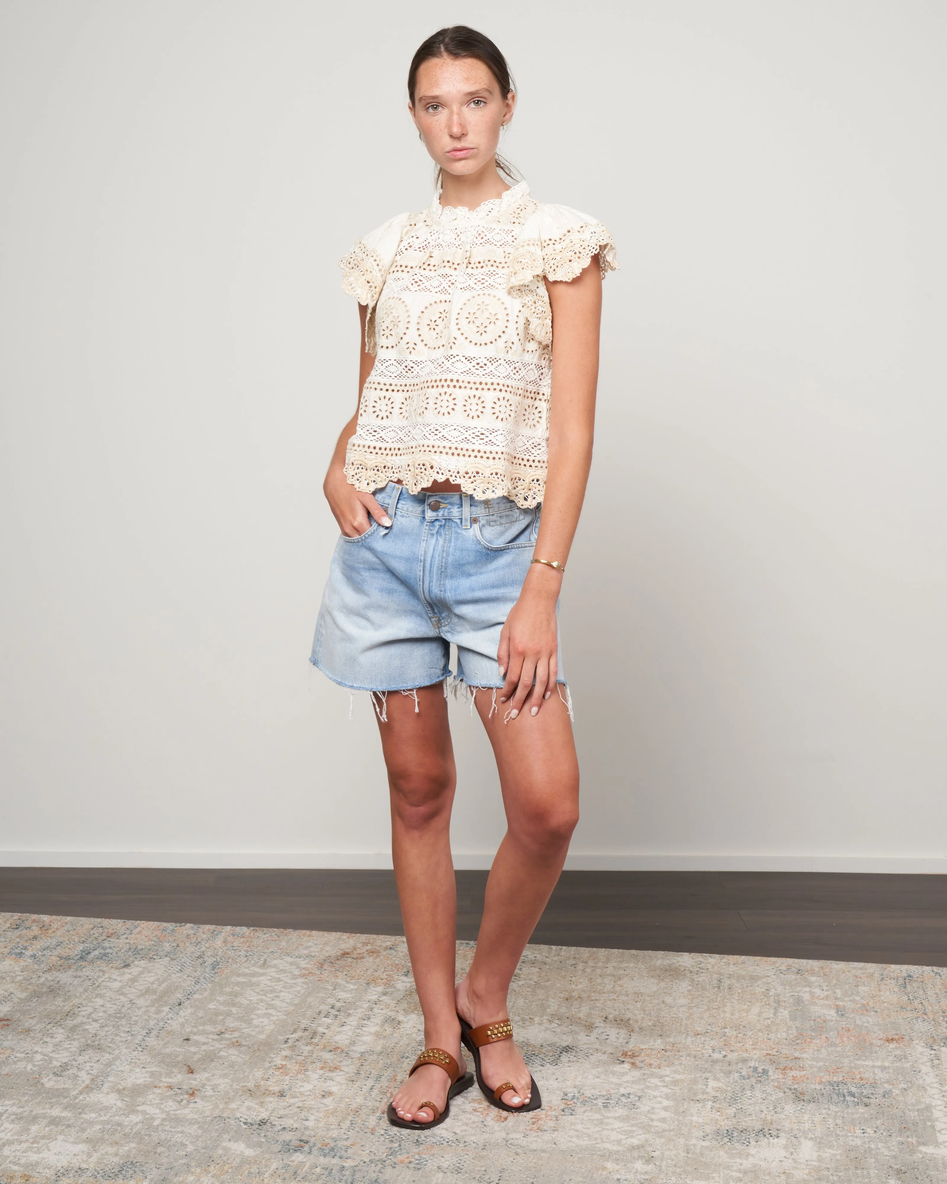 evie eyelet flutter slv top - cream