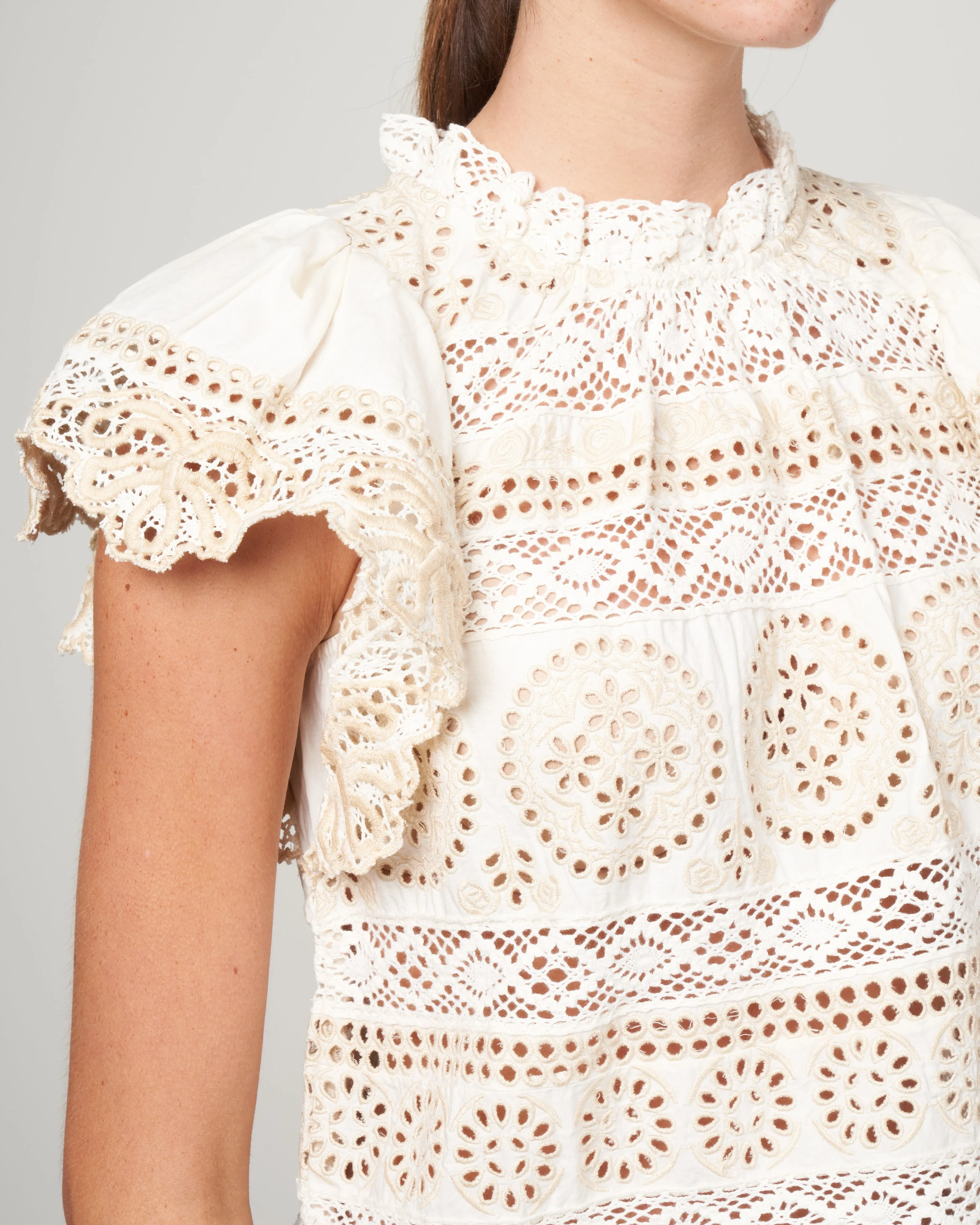 evie eyelet flutter slv top - cream