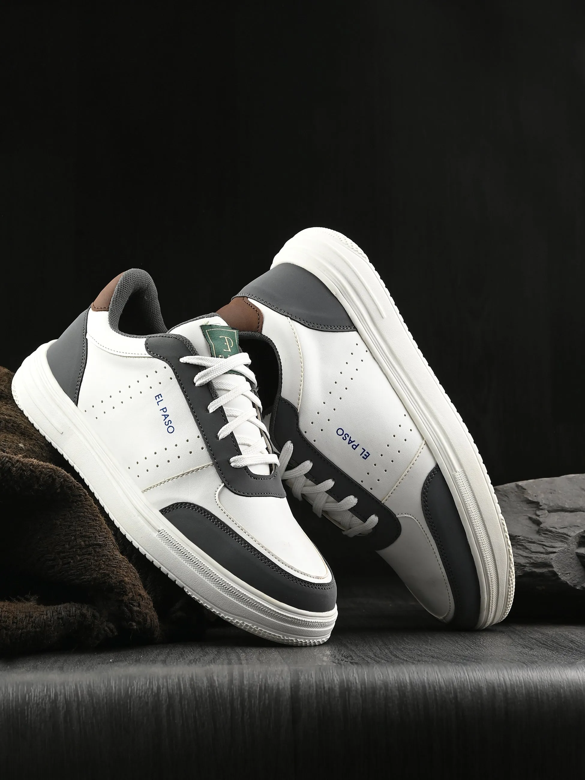 Men Colourblocked Round Toe Lightweight Sneakers