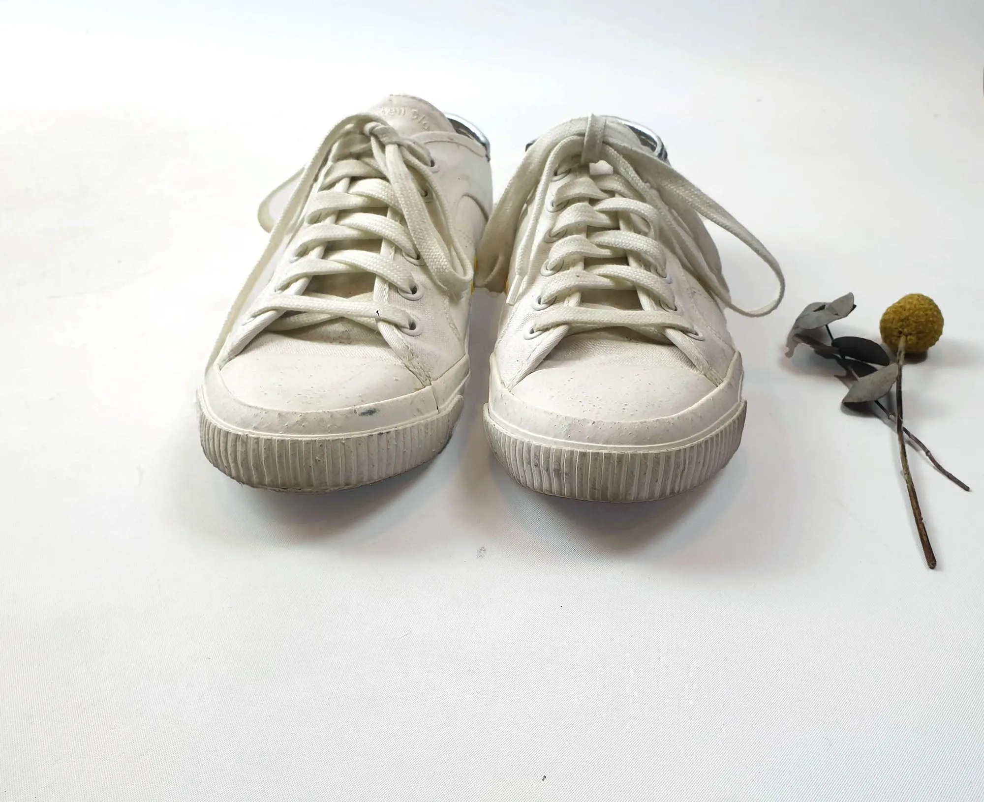 Radical Yes cream classic laceup shoes size 40