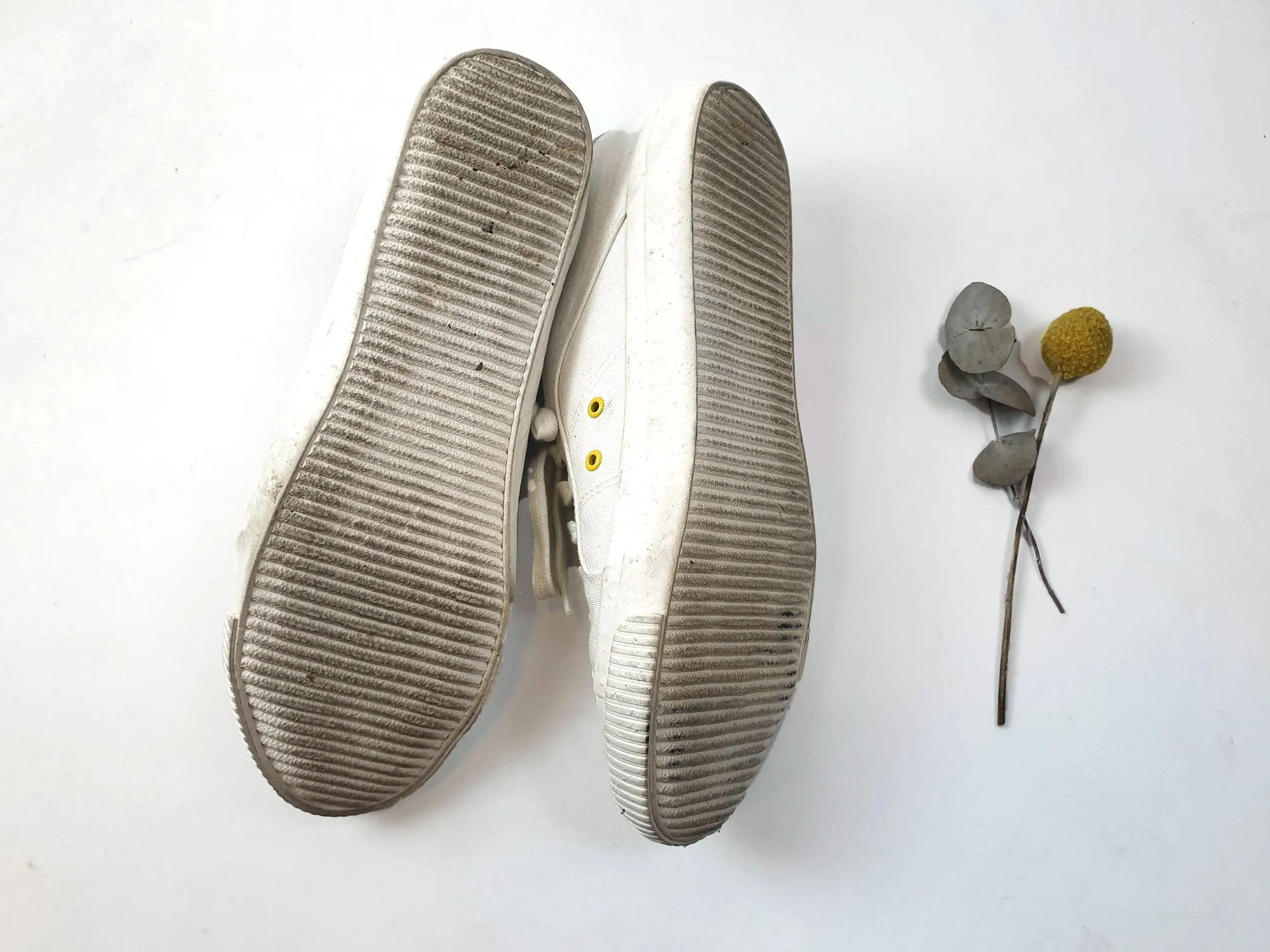 Radical Yes cream classic laceup shoes size 40