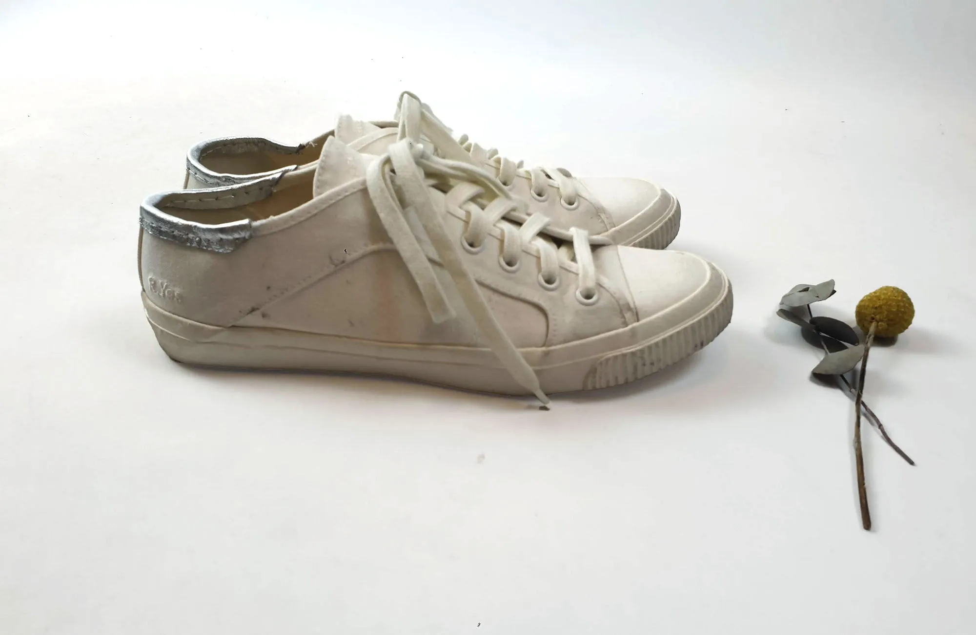 Radical Yes cream classic laceup shoes size 40