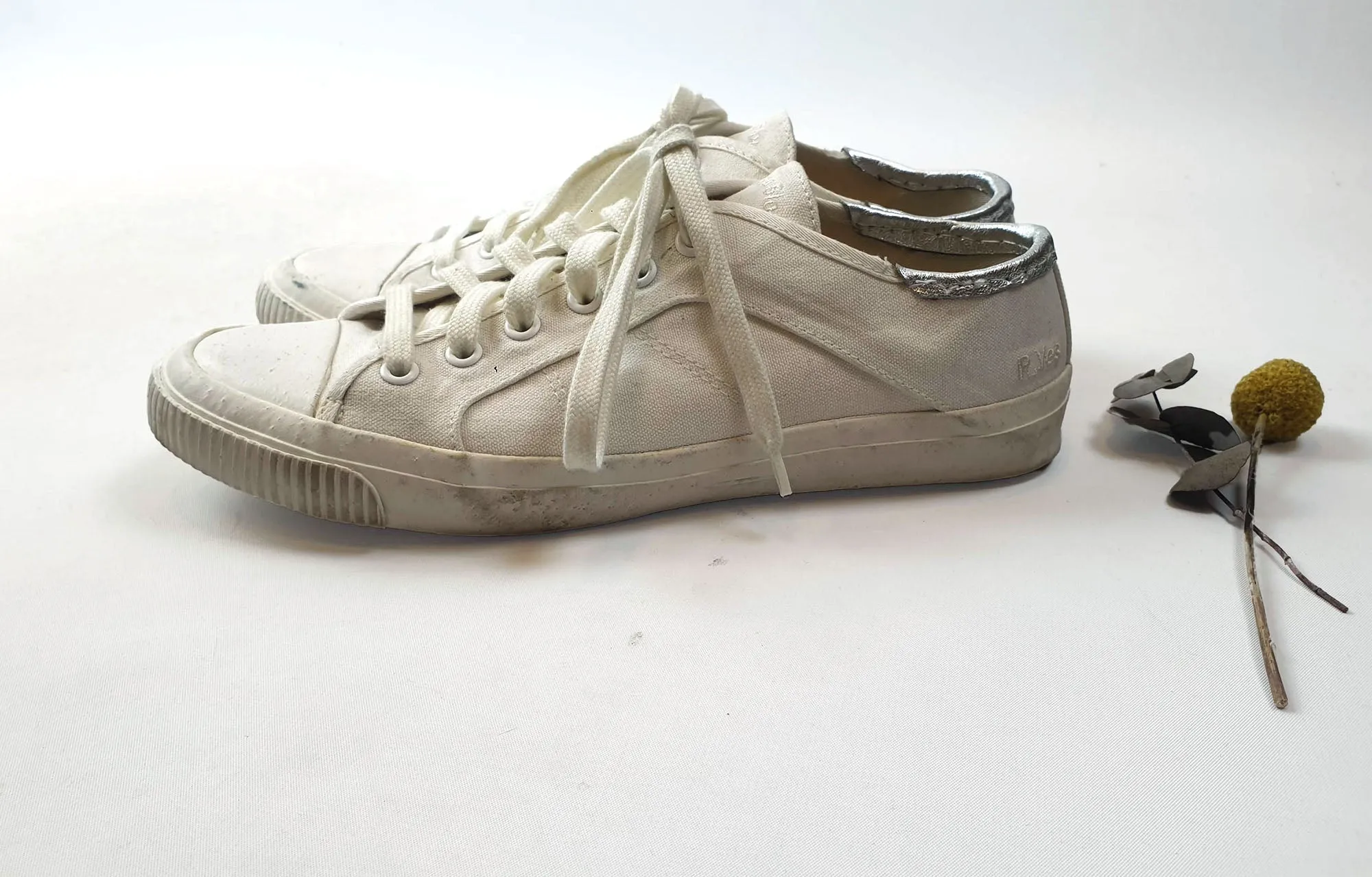 Radical Yes cream classic laceup shoes size 40