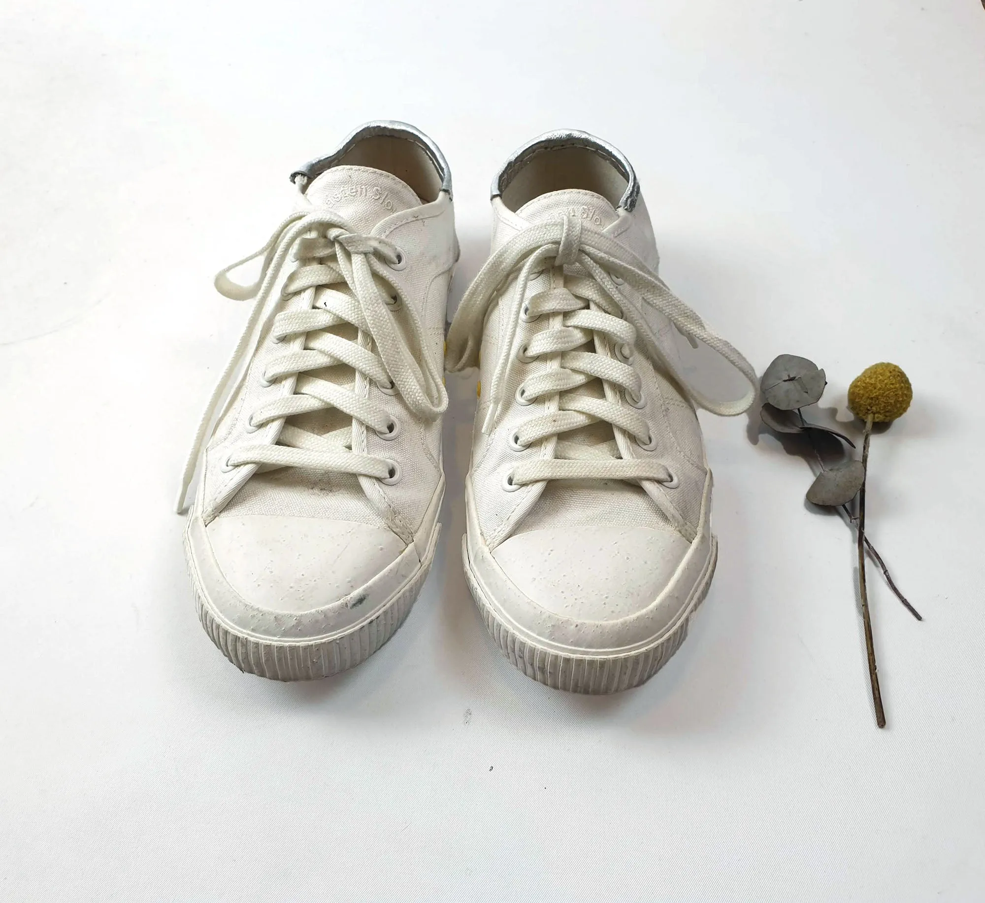Radical Yes cream classic laceup shoes size 40