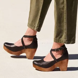 Timeless Closed-Toe Wedge Heel Shoes
