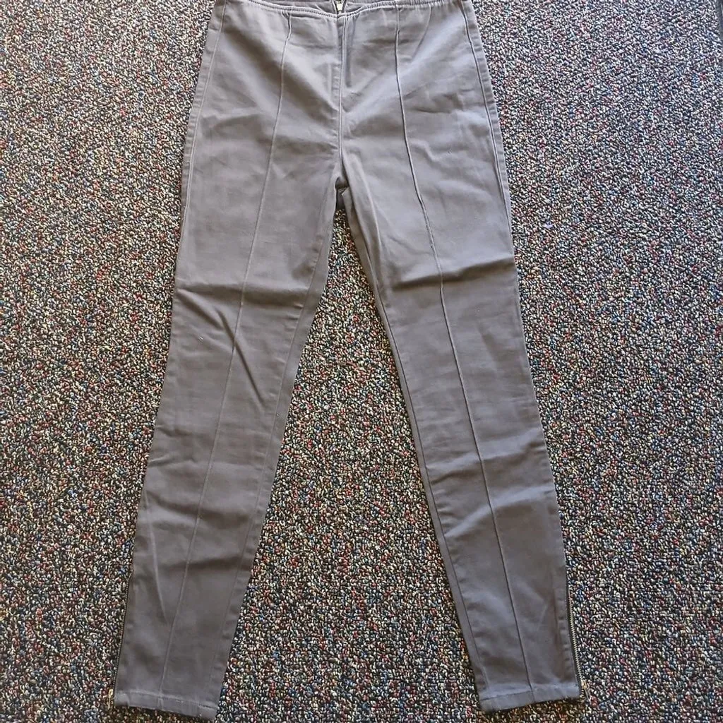 UGC Forever 21 Charcoal Grey Skinny Slacks with ankle zippers size lg