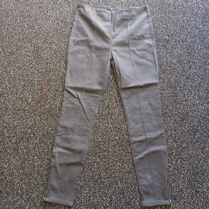 UGC Forever 21 Charcoal Grey Skinny Slacks with ankle zippers size lg