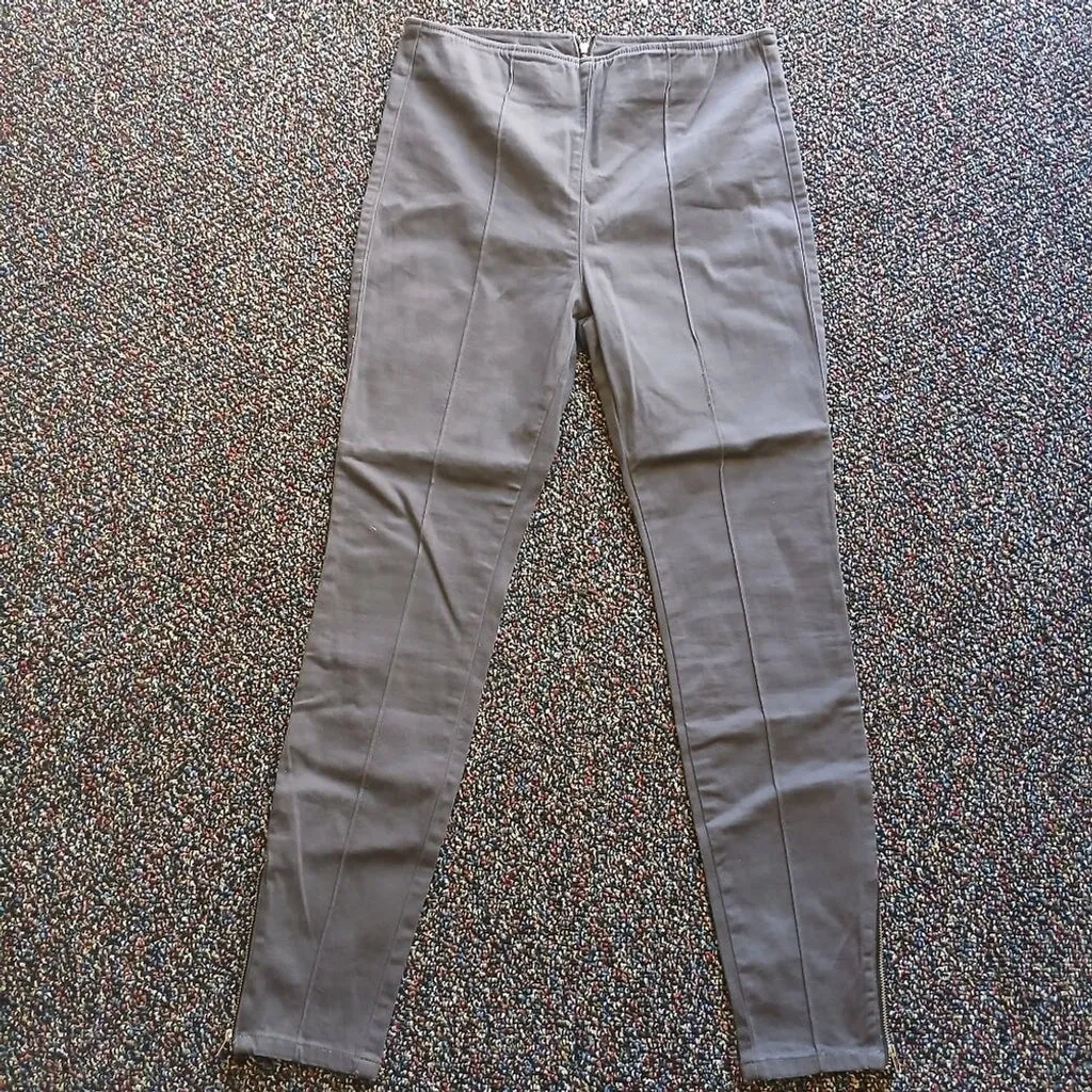 UGC Forever 21 Charcoal Grey Skinny Slacks with ankle zippers size lg
