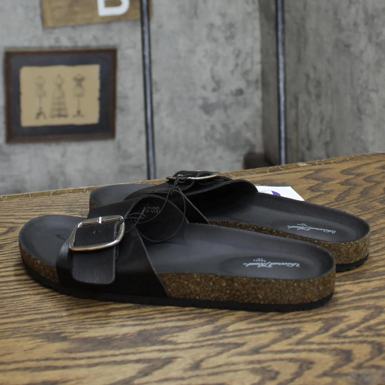 Universal Thread Womens Cameron Single Band Footbed Sandals 89998530 Black 6M