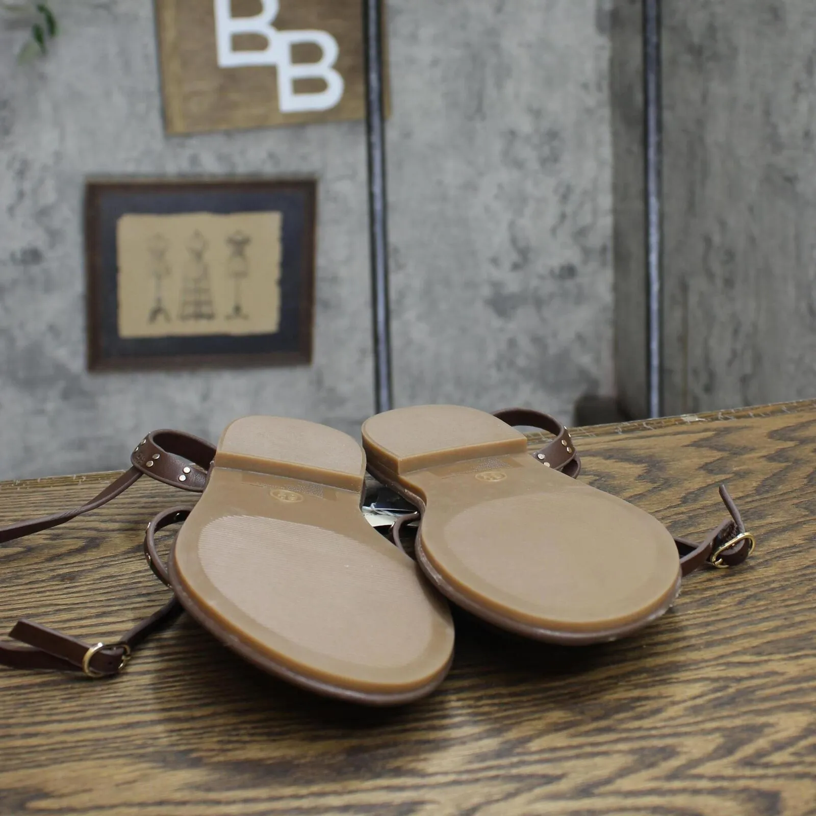 Universal Thread Womens Nikki Studded Thong Sandals 89998544 Brown 6.5M