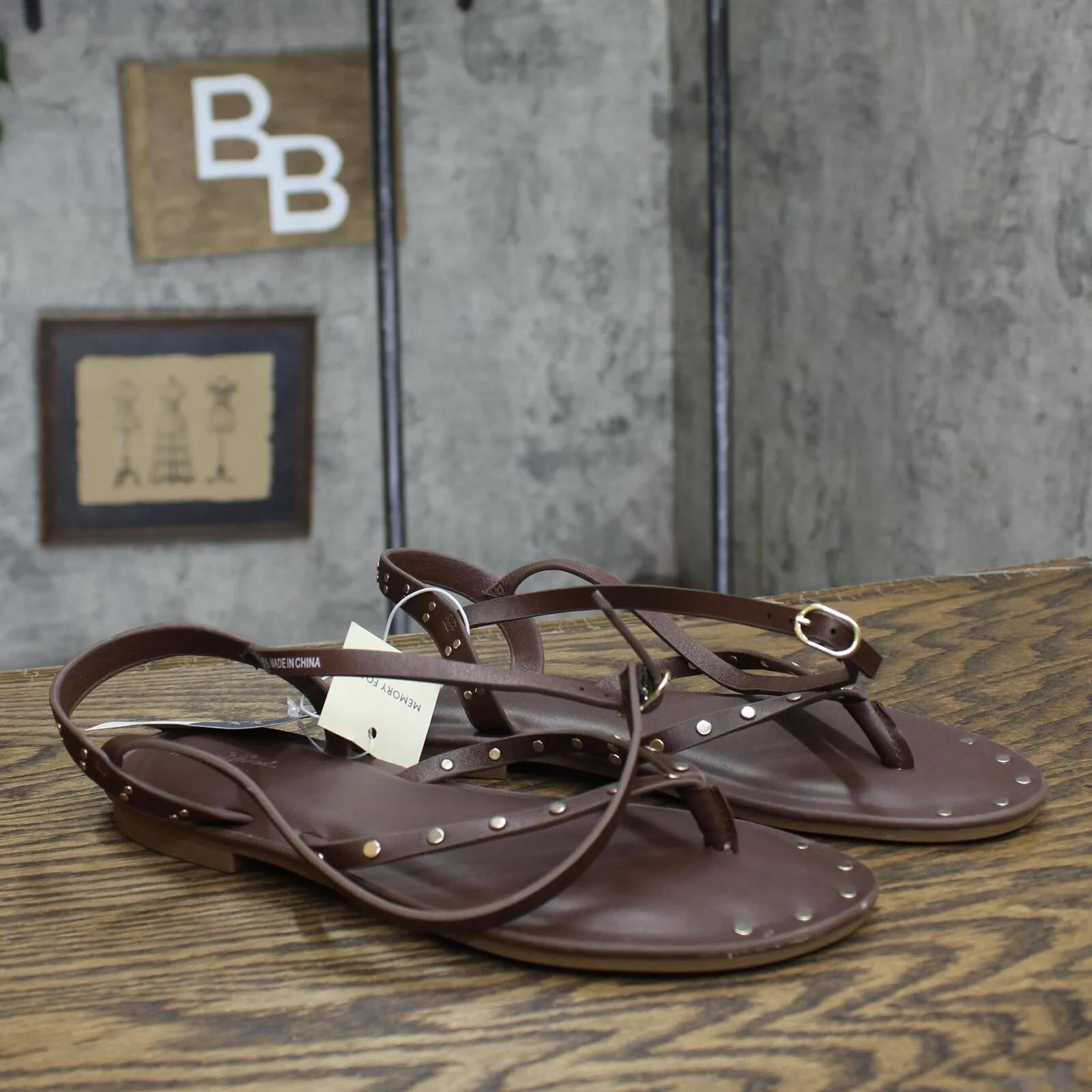Universal Thread Womens Nikki Studded Thong Sandals 89998544 Brown 6.5M