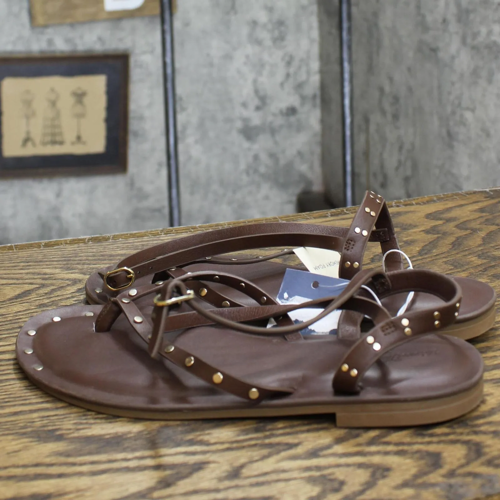 Universal Thread Womens Nikki Studded Thong Sandals 89998544 Brown 7.5M